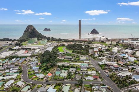 Photo of property in 37 Simons Street, Moturoa, New Plymouth, 4310