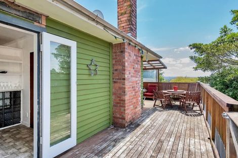 Photo of property in 102 Sunnyside Road, Sunnyvale, Auckland, 0612