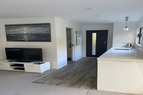 Photo of property in 2/56 Heathcote Road, Castor Bay, Auckland, 0620