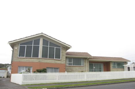 Photo of property in 3 Dixon Street, Oakura, 4314