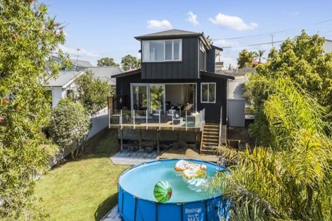 Photo of property in 4 Rock Isle Road, Torbay, Auckland, 0630