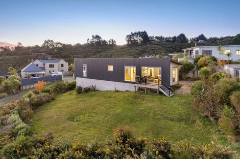 Photo of property in 22 Arahiwi Grove, Tirohanga, Lower Hutt, 5010