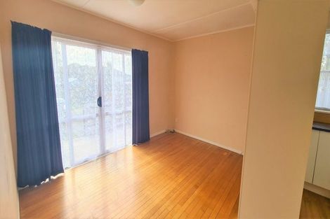 Photo of property in 34 Islington Avenue, New Lynn, Auckland, 0600