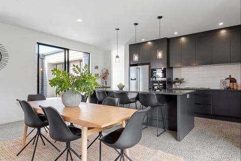 Photo of property in 2 Shearwater Lane, Point Wells, 0986