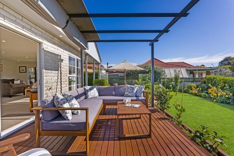 Photo of property in 30 Booralee Avenue, Botany Downs, Auckland, 2010