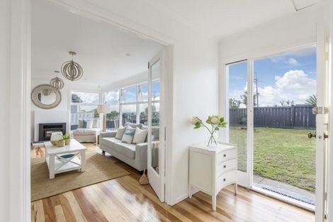 Photo of property in 1/35 Arran Road, Browns Bay, Auckland, 0630