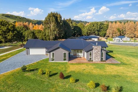 Photo of property in 10 Lancewood Way, Kinloch, Taupo, 3377