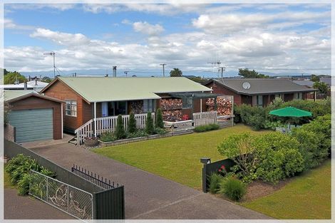Photo of property in 13 Te Awa Street, Foxton Beach, Foxton, 4815