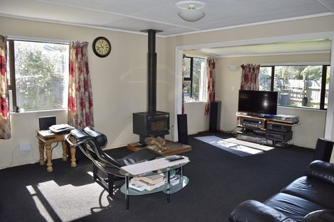 Photo of property in 4 Mavis Avenue, Waikawa Beach, Levin, 5573
