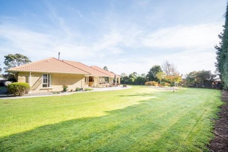 Photo of property in 50 Waicola Drive, Fitzherbert, Palmerston North, 4471
