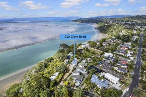 Photo of property in 21a Cleve Road, Green Bay, Auckland, 0604