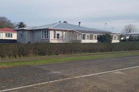 Photo of property in 104 Weraroa Road, Waverley, 4510