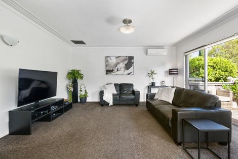 Photo of property in 10 Finn Place, Totara Vale, Auckland, 0629