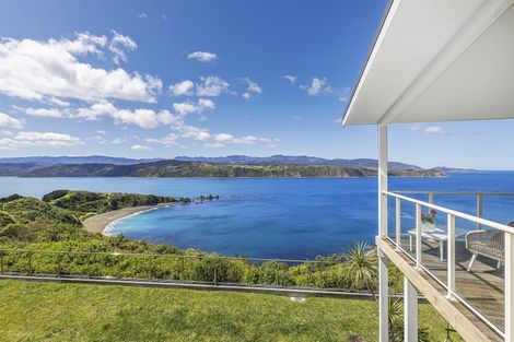 Photo of property in 16 Signallers Grove, Breaker Bay, Wellington, 6022