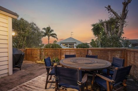 Photo of property in 1/305 Lake Road, Hauraki, Auckland, 0622