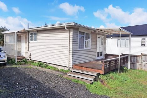 Photo of property in 2/7 Oteha Valley Road, Northcross, Auckland, 0632
