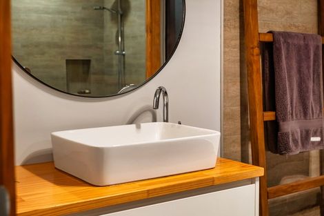 Photo of property in 33 Hakao Road, Minden, Tauranga, 3171