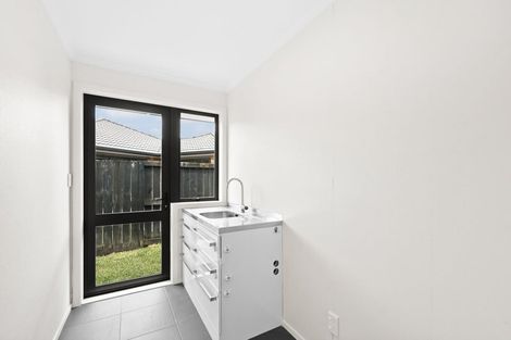 Photo of property in 99 Saint James Drive, Huntington, Hamilton, 3210