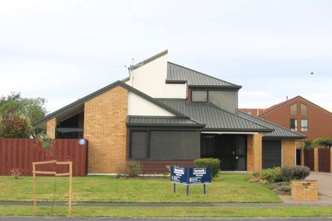 Photo of property in 32 Madill Road, St Andrews, Hamilton, 3200