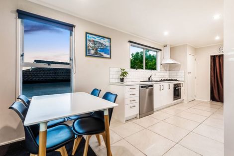 Photo of property in 2 Kilcar Place, Massey, Auckland, 0614