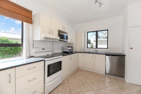 Photo of property in 1/18 Northcote Road, Takapuna, Auckland, 0622