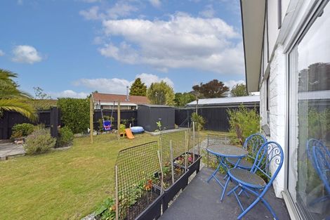 Photo of property in 2/50 Valecrest Avenue, Parklands, Christchurch, 8083