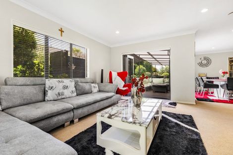 Photo of property in 11 Allerton Place, Wattle Downs, Auckland, 2103