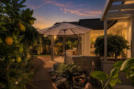 Photo of property in 15 Odlin Lane, Red Beach, 0932