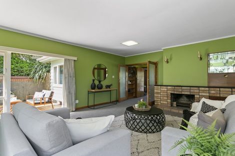 Photo of property in 8 Miles Crescent, Newlands, Wellington, 6037