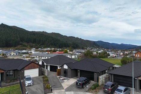 Photo of property in 21 Te Ara O Toroa, Wainuiomata, Lower Hutt, 5014