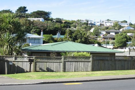 Photo of property in 142a Newlands Road, Newlands, Wellington, 6037