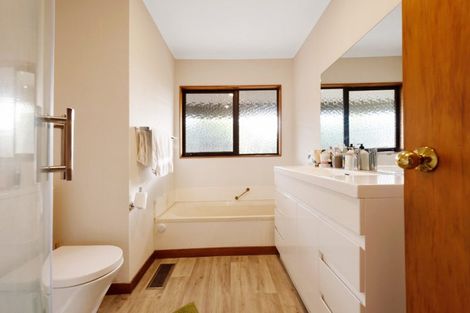 Photo of property in 16a Parklands Drive, Karori, Wellington, 6012