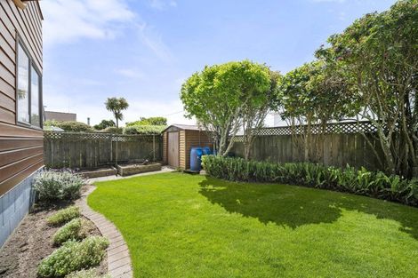 Photo of property in 1/56 Aberdeen Road, Campbells Bay, Auckland, 0620