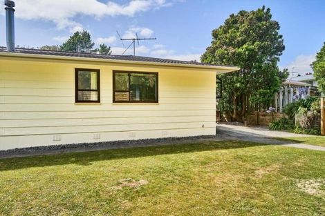 Photo of property in 31 Omapere Street, Whitby, Porirua, 5024