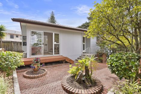 Photo of property in 15 Cunliffe Place, Glenfield, Auckland, 0629