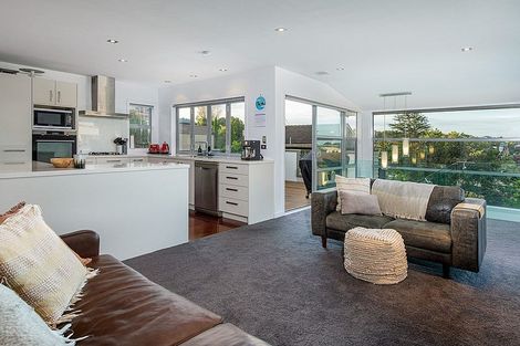 Photo of property in 18 Beulah Avenue, Rothesay Bay, Auckland, 0630