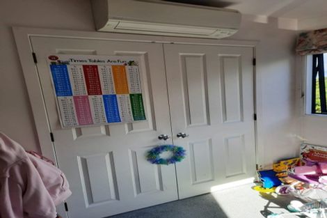 Photo of property in 8 Forbes Lane, Newlands, Wellington, 6037