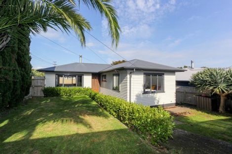 Photo of property in 1 Ranfurly Street, Frankleigh Park, New Plymouth, 4310