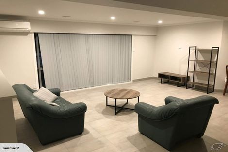 Photo of property in 2/598 Beach Road, Rothesay Bay, Auckland, 0630