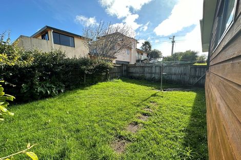 Photo of property in 1 Worthington Place, West Harbour, Auckland, 0618