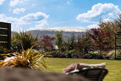 Photo of property in 2 Caithness Court, Jacks Point, Queenstown, 9371