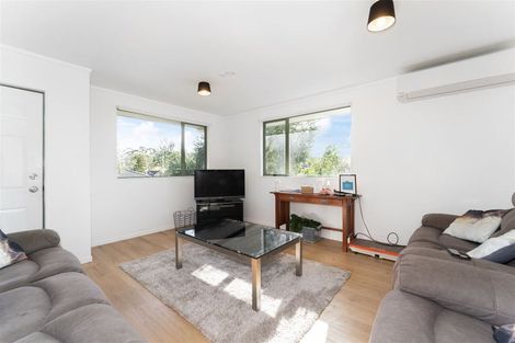 Photo of property in 5 Xena Way, Henderson, Auckland, 0612