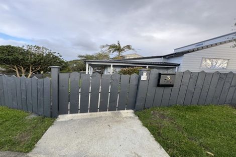 Photo of property in 1/3 Miraka Place, Birkenhead, Auckland, 0626