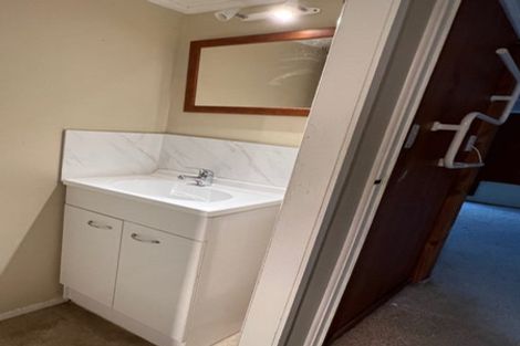 Photo of property in 9 Lewis Road, Pakuranga, Auckland, 2010