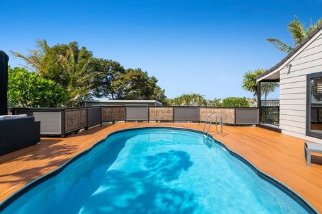 Photo of property in 15 Leiden Place, Totara Vale, Auckland, 0629