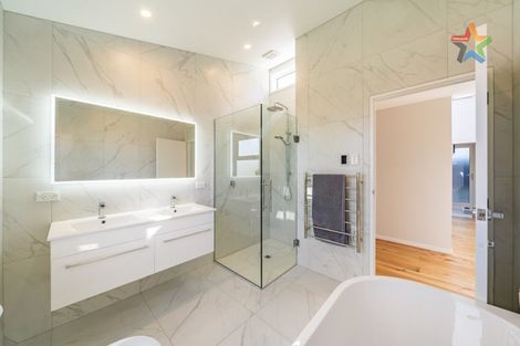 Photo of property in 24 Magnolia Grove, Maungaraki, Lower Hutt, 5010