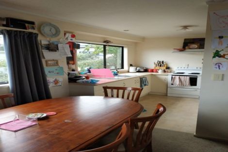 Photo of property in 1/12 Holiday Road, Stanmore Bay, Whangaparaoa, 0932