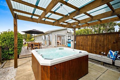 Photo of property in 29 Kendale Drive, Leigh, 0985