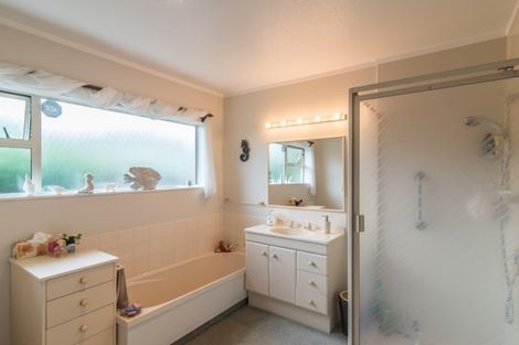 Photo of property in 166a Raumati Road, Raumati Beach, Paraparaumu, 5032