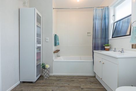 Photo of property in 112 High Street, Waipawa, 4210